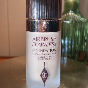 CHARLOTTE TILBURY AIRBRUSH FOUNDATION